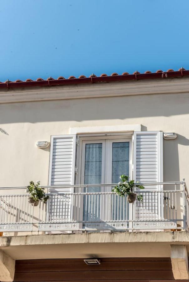 חאניה Nikis Apartment מראה חיצוני תמונה